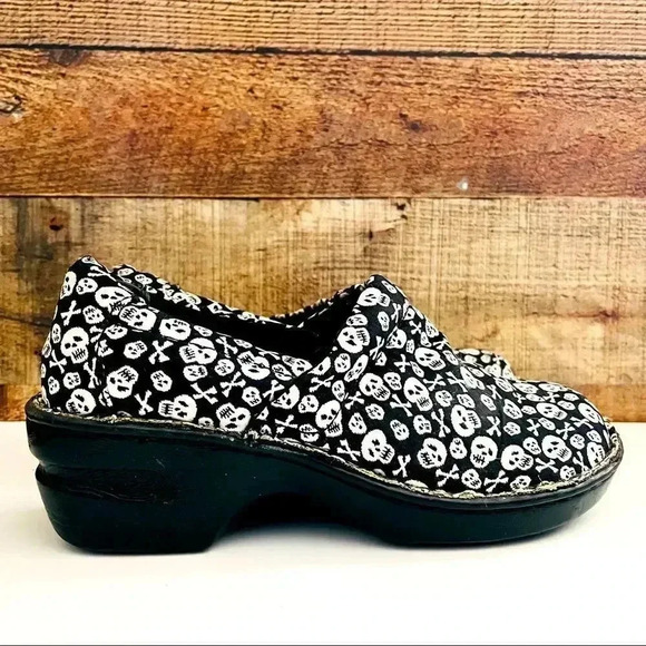 BOC Born Concept Skull Peggy Fabric Comfort Clogs - Picture 3 of 7